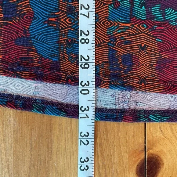 LuLaRoe Perfect T Multicolor Short Sleeve Scoop Neck Top Size L - Picture 10 of 13